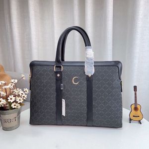 Luxury designer men's briefcase Versatile fashion business briefcase Casual crossbody bag Laptop bag Attache case document case Messenger bag Handbag