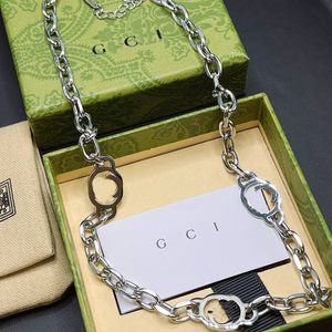 Designer boutique gåvor halsband charmiga flickor ny stil brev hänge halsband enkel design kärlek halsband design för kvinnor romantiska gåva smycken lång kedja