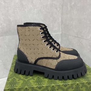 Lyxdesigner män ankelstövlar som är låsta snörningskombat stövlar vandring riddare kvinnor mode jacquard denim brev avslappnad bootband martin stövlar box storlek 35-47