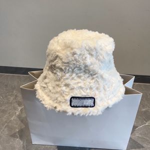 Designer hattar mäns och kvinnors mössa fall/vinter termisk fluffig stickad hink hatt kanin hår fiskare hatt brev jacquard unisex varm skalle hatt