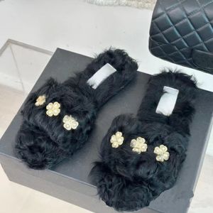 2023 Designerin Pelzschuhe Frauen Slebende lässige Schuhe flauschige Schiebern Woll Mode Wildleder Schuhmarke Moccasins Rutschwinne warmes Winter weiches Leder mit Box 35-40