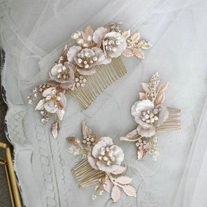 Saç klipsleri varış beyaz emaye çiçek tarakları gelin için muhteşem opal kristal altın renk yaprağı başlık kadın düğün aksesuarları