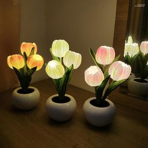 Nocne światła Symulacja LED Tulip Light Lampa stołowa Flowerpot Pant Atmosfera Atmosfera Domowa salon Decor Prezent
