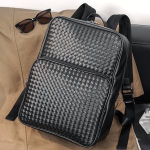 Nome dell'articolo wholesale borse a tracolla in pelle da uomo business valigetta intrecciata a mano semplice decorazione tascabile zaini da uomo tempo libero all'aria aperta borsa da studente zaino per maglieria 4059