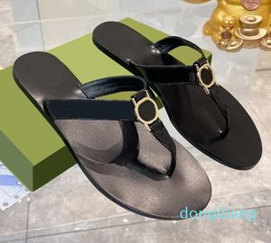 Designer Sandalen Frauen Slides Tanga Sandale Doppel Flip Flops Slipper Metallkette Mode Sommer Strand Biene Hausschuhe Größere Größe mit Box Anti-Rutsch