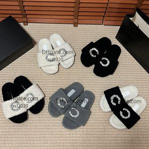 Top Quality Designer Luxo Mulheres Chinelos Senhoras Lã De Inverno Slides Pele Fofo Peludo Letras Quentes Sandálias Confortáveis Fuzzy Girl Flip Flop Slipper Tamanho 35-40