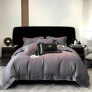 Set di biancheria da letto Copripiumino stampato in quattro pezzi in cotone da uomo di moda in stile nordico Commercio all'ingrosso di fascia alta di lusso leggero