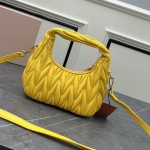 5A дизайнерская сумка для брендов Matelasse Текстурированная вышитая мешок с поперечным кузовом.