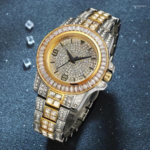 Armbandsur Top Luxury Women's Watch med en stor urtavla inlagd diamanter och Starlight Limited Edition Eatch