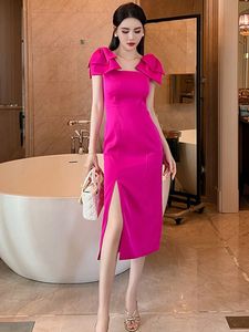 Grundlegende Casual Frauen Kleider Sommer Neue Süße Nette Mädchen Design Kleid für Frauen Koreanische Satin Slash Solide Hals Slip Bogen Split Sexy Robe Party Prom Vestido 2024