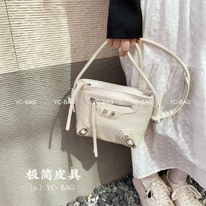 Nose Rivet Crossbody Small Bag Mobile Phone 2023 New designer Spicy Girl Style Locomotive Trendy Cool Live Women's Purses Outlet