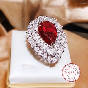 Anelli a grappolo in argento 925 elegante temperamento di sangue di piccione diamante rosso goccia d'acqua anello con zircone completo festa femminile regalo di compleanno di nozze