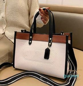 Luxury Designer Väskor Handväska axelväska Tygväska koreansk c-familjen tote bit uppsättning av utrikeshandel populära korskroppar