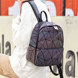 Japanisches Glühbuch Frauen 2024 Reißverschluss personalisierte farbenfrohe Tasche Diamond Cheper kleiner geometrischer Beutel -Rucksack