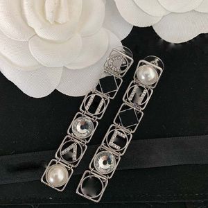 Marca de luxo letras designer brincos para mulheres bling diamante brilhante cristal pérola aretes charme elegante balançar brinco brincos anéis de orelha jóias