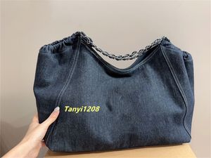 Vintage Luxury Lady Designer Väskor Dark Blue Shoulder Bag Designers Shopping Totes Denim Handväska Kvinnors medelstora plånböcker Ny mode Kausalhandväskor Big kapacitet