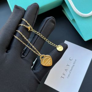 Colar com pingente de ouro 18K, designer de luxo, joias de marca, corrente longa, boutique de outono, colar de aço inoxidável, estilo simples, moda, família, amor, presente