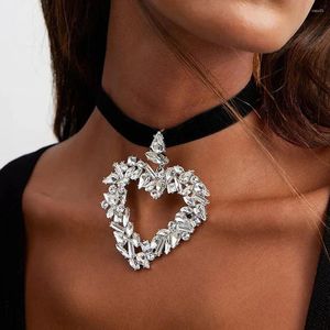 Hänge halsband stonefans mode glänsande kristallhjärta choker läder halsband kvinnor punk ihålig krage smycken