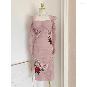 Casual Dresses Elegant Pink Mesh Sexy Pleated Sheath Midi Dress Fashion Desiger Brand Women Draped Embroidey Flower 2023 Autumn Party