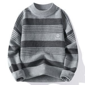 Trendiga vinterpojkarnas kontrastremäbror Casual Loose Round Neck Knitwear Hot Selling Sweaters för män och kvinnor