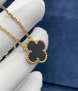 Mode New Van Clover Necklace Designer Pendant Necklace Luxury Clover Classic Halsband Pearl Fritillaria Flower for Man Woman Jewelry Top Quality