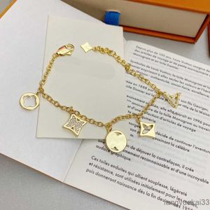 Stamp Designer Chain Bracelet Charm Bracelets Luxury Women Bangle Wristband Chains Jewelry 18K Gold Plated Copper Will Never Fade Original Edition Length 21CM