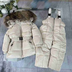 新しいベイビーダウンジャケットキッズフード付きコートスーツサイズ90-160暖かい毛皮装飾オーバーコートとストラップパンツOct25