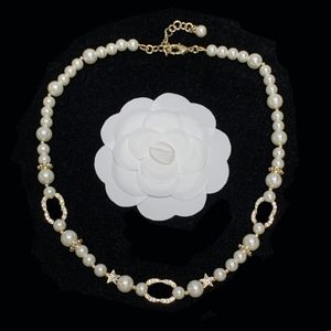 Design Pearl Pendant Necklace Sweater Halsband Party Halsband Stort pärlbrevhalsband för kvinnor