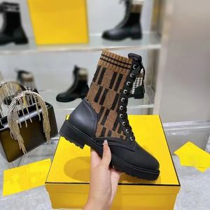 2024 Designer Mid Short Stiefel Winterstiefel warme und hochwertige Frauen Boots klassische Patent-Flat-Sohle-Stiefel elastische Oberfläche Größe 35-41
