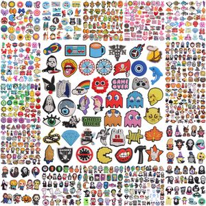 Partihandel 100st PVC Cartoon Sports Halloween Girls Power Se Animal Fish Shoe Charms Tillbehör Dekorationer för armband armband pojkar flickor barn vuxna gåva gåva