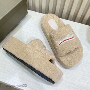 Tjock Balencaiiga New Sandal Furry Sandals Samma toffel Shearling Paris 2023 Lammull Sole Stil Staka hår Djockat förhöjd L072