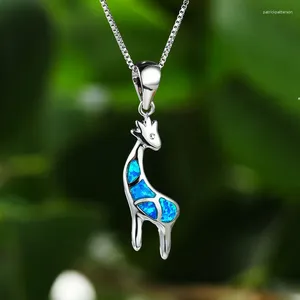 Naszyjniki wiszące urocze żyrafa wisiorki niebieski ogień opal dla kobiet biżuteria zwierząt żeńska luksusowy kamień urodzeniowy srebrny naszyjnik