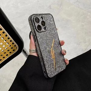 iPhone 12 11 Pro Max Designer Telefonfodral för Apple 15 14 13 Plus Luxury Bling Diamond Studded Bumers Glitter Mobile Back Cover Sparkling Fundas Gold Hardwares Silver