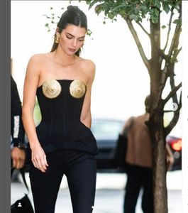 Abito da donna Yousef aljasmi Kylie Jenner Tuta nera Reggiseno dorato Senza spalline