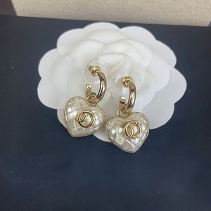 brincos de coração de amor de luxo de alta qualidade para mulheres meninas 18k charme de ouro branco preto elegante OL designer brincos brincos brincos joias