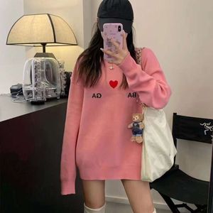 2023 AW Damenpullover Herbst Winter Designer Strickpullover neue rosa Mode weich und klebrig lässig Top Brief Liebe unten Strickwaren