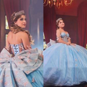 Hellhimmelblaue Prinzessin Quinceanera-Kleider mit Schleife am Rücken, Schmetterlingsapplikationen, Perlen, herzförmiger Ausschnitt, Korsett, Ballkleid, Sweet-16-Partykleid für Mädchen