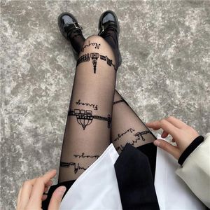 Women Socks 2023 Fashion Italian Travel-inspirerad brev Hosiery Känns anti-krok Arbiträr skurna strumpbyxor svart siden