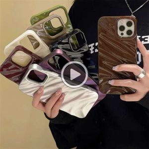 Luxury 3D Silk Wavy Mönster Telefonfodral för iPhone 14 13 12 11 Pro Max X XR XS Max 7 8 14 Plus Solid Color Glossy Cover Bumper