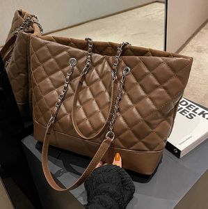Embroidery Thread High Capacity 2023 Autumn Winter New Women's Store Shoulder Bag Clearance Sale