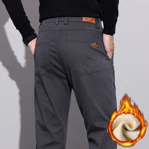 Pantaloni da uomo in pile invernale slim dritti caldi morbidi pantaloni casual da ufficio in velluto moda coreano nero grigio blu 231027