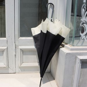 Ombrello di design Protezione solare stampata con lettere colla nera Ombrello a manico lungo Ombrello parasole classico in bianco e nero abbinato