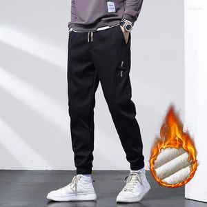 Mäns jeans män 2023 vinter plus sammet förtjockande värme koreansk version av trenden harem byxor svarta byxor storlek