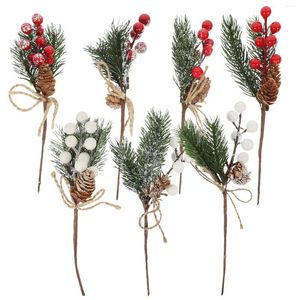 Flores decorativas 7pcs Natal Berry Pine Decor Simulação Grinalda DIY Adorno