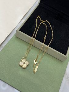 البرسيم المكون من أربع أوراق زهرة واحدة قلادة ذهبية بالليزر على طراز Laser Vanly Cleefly Classic Pendant Necklace Necklace Style كل شيء