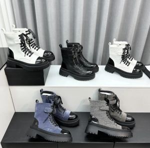 Designer Boot Women Leather Platform Combat Martin Boots Thick Heel Toppkvalitativ kedja Knight Booties Vinter varma stövlar