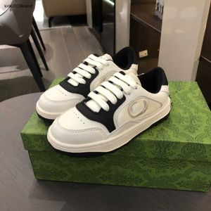 Nuove scarpe da bambino Logo ricamato per bambini Sneakers Confezione da scatola Taglia 26-35 Cuciture a contrasto Scarpe casual per bambini Oct25