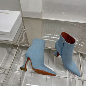 Amina Muaddi Giorgia 95mm Botas de tornozelo pontiagudas Mulheres moda denim botas altas de couro de bezerro saltos canelados designer de luxo sapatos de festa à noite calçados de fábrica