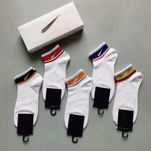 2023 Designer Herren Damen Socken Fünf Marken Luxurys Sportsocken Winter Netz Buchstaben Stricksocken Baumwolle mit Box