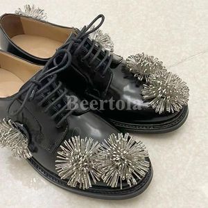 Dress Shoes Novelty Metal Pins Flower Decor Woman Black Leather Pumps British Style Cross-Tied Lace Up Shoe Low Heel Party